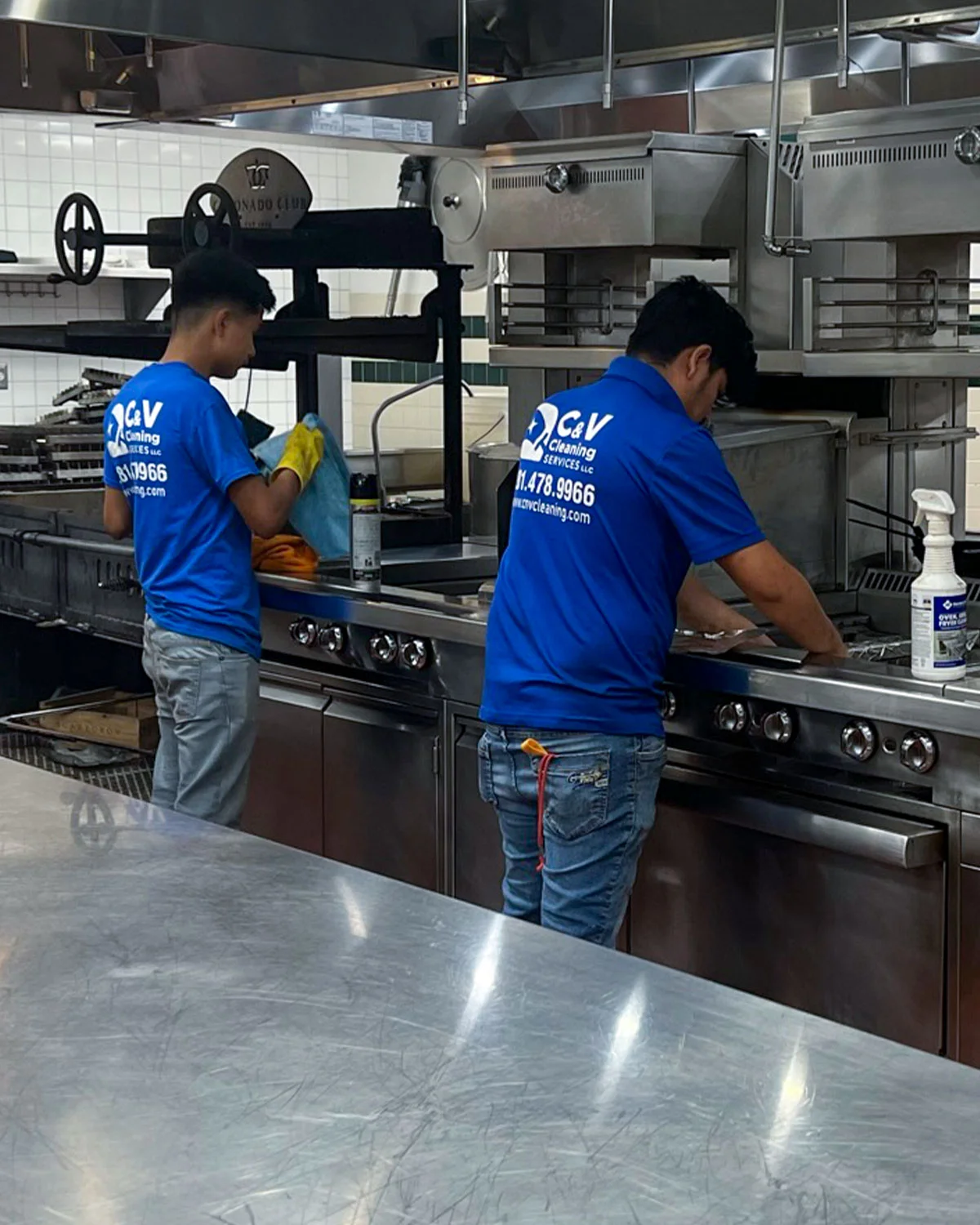 Sanitized Kitchens & Immaculate Dining Rooms - Professional service demonstration